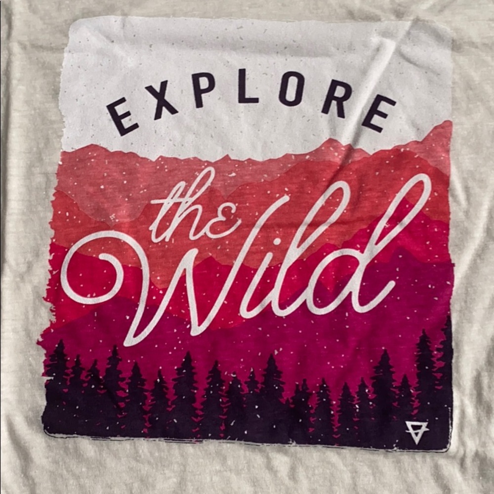 LIV outdoor “ explore the wild” shirt🌲 NEW - Picture 4 of 6